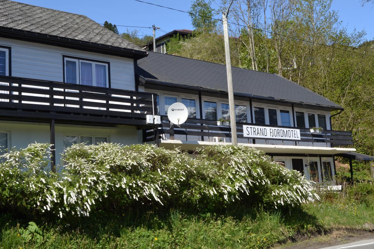 Strand Fjordmotel Ulvik Exterior photo