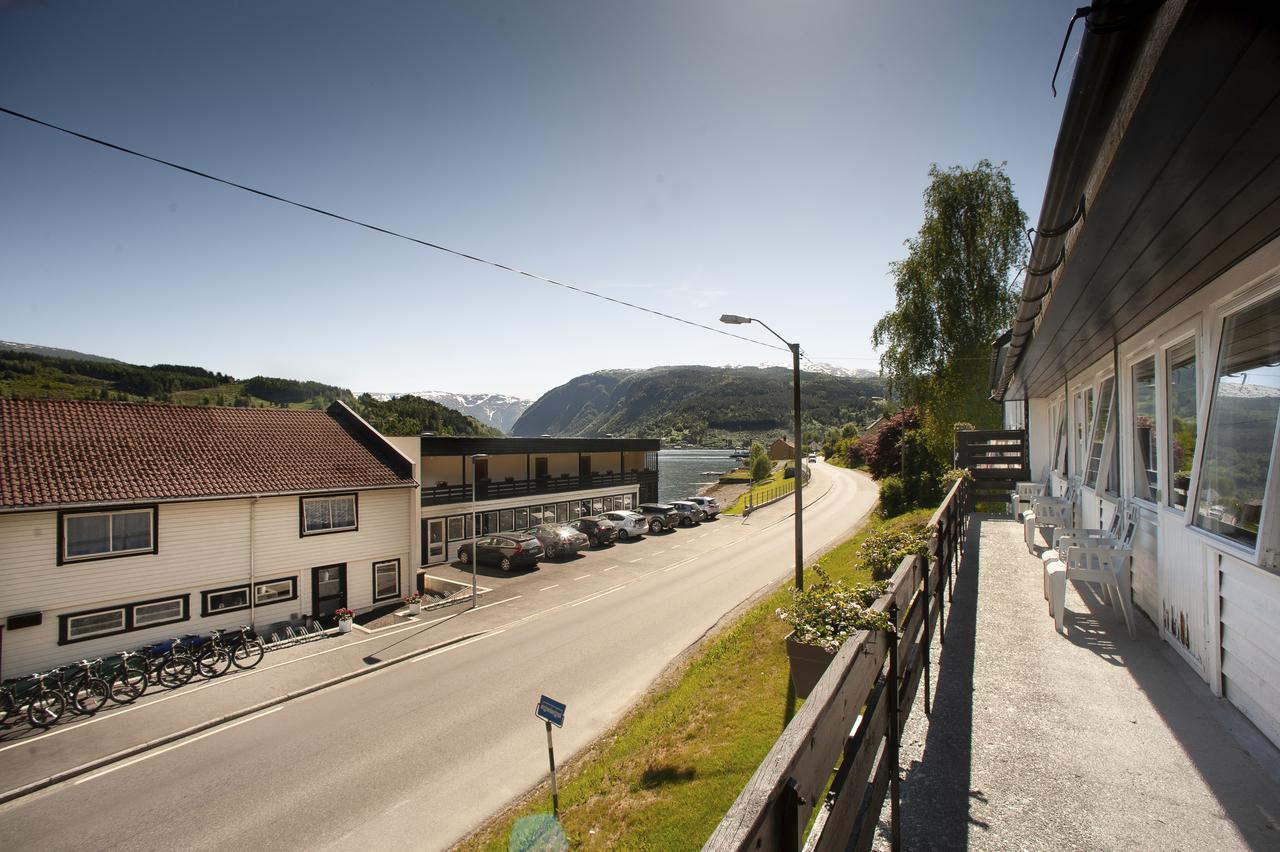 Strand Fjordmotel Ulvik Exterior photo